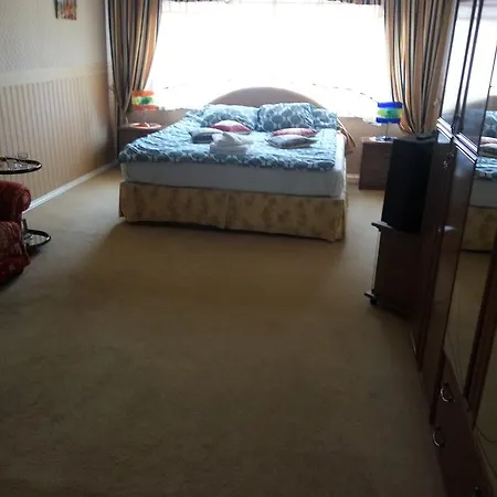 Bed & Breakfast 777 *