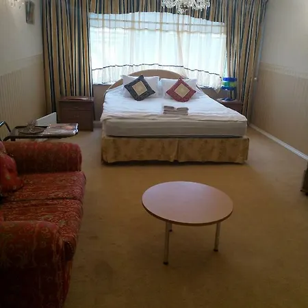 777 Nocleg ze śniadaniem *