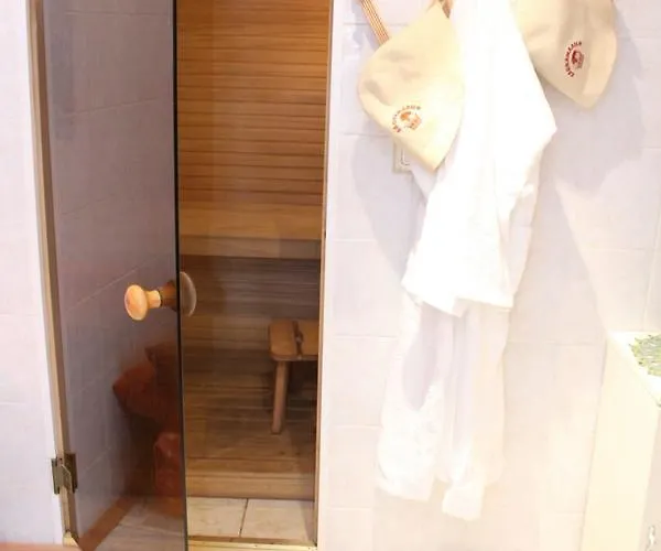 Nocleg ze śniadaniem 777 *