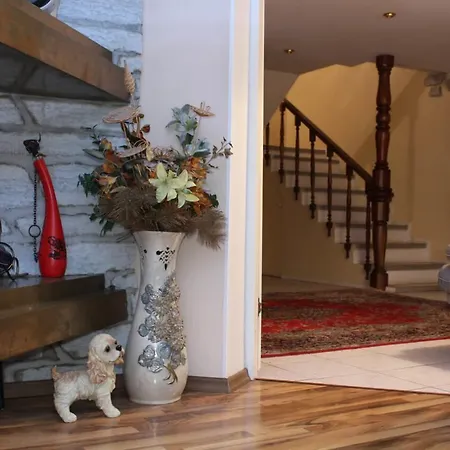 Bed & Breakfast 777 *