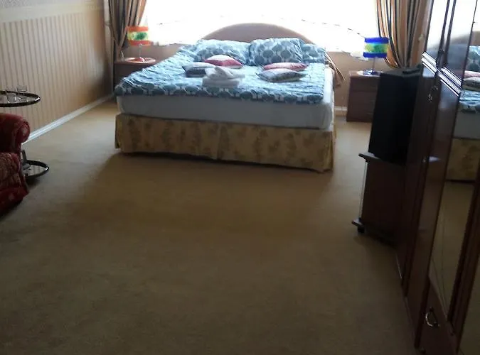 Bed & Breakfast 777 *